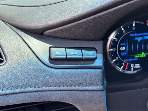 Used 2020 Cadillac Escalade Luxury w/ Escalade Sport Edition image 33