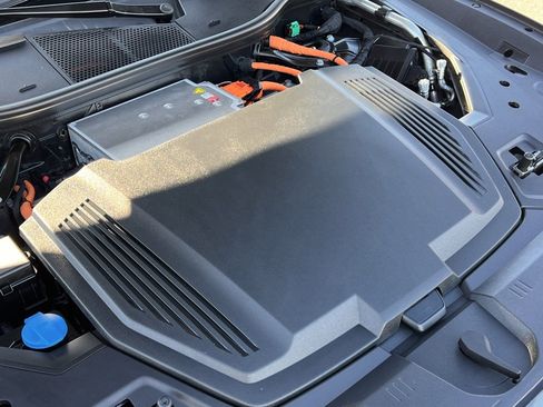 Used 2024 Audi Q8 e-tron Prestige image 42