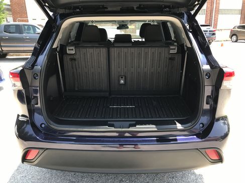 Used 2023 Toyota Highlander LE FWD image 26