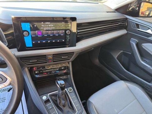 Used 2025 Volkswagen Jetta SE image 21