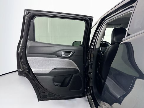 Used 2022 Jeep Compass Latitude image 26