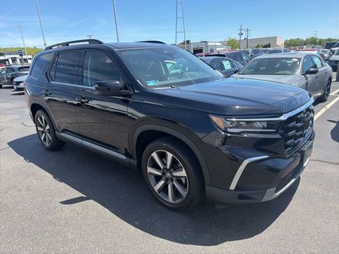 Used 2023 Honda Pilot Touring image 1