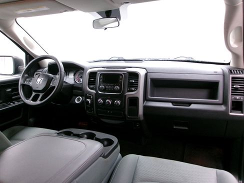Used 2017 RAM 1500 Express AWD/4WD image 3