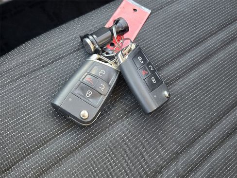 Certified 2022 Volkswagen Tiguan S image 18