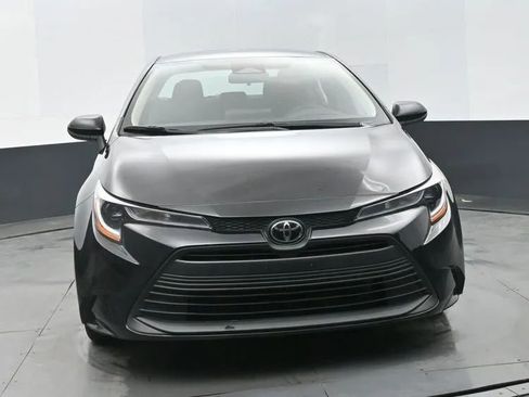 Used 2024 Toyota Corolla LE image 2