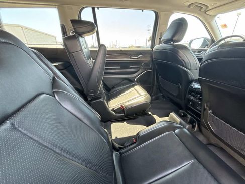 Used 2021 Jeep Grand Cherokee L Limited w/ Luxury Tech Group II image 13