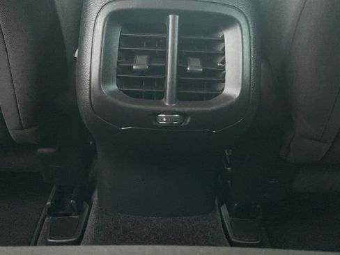 Used 2016 Jeep Cherokee Sport FWD image 17