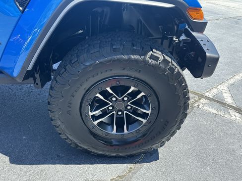 Used 2025 Jeep Wrangler Unlimited Rubicon AWD/4WD image 16