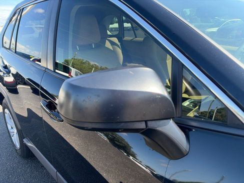 Used 2019 Toyota RAV4 LE FWD image 20