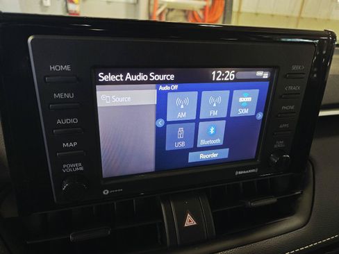 Used 2022 Toyota RAV4 XLE AWD/4WD image 17
