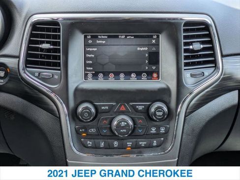 Used 2021 Jeep Grand Cherokee Laredo AWD/4WD image 17