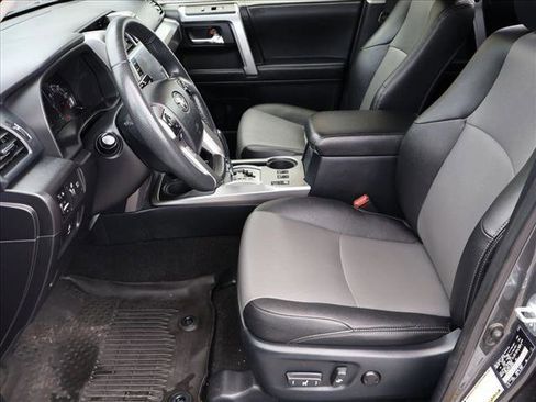 Used 2020 Toyota 4Runner SR5 Premium w/ Moonroof Package AWD/4WD image 22