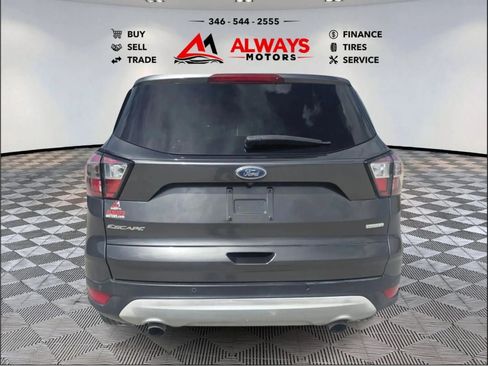 Used 2017 Ford Escape SE w/ Equipment Group 201A FWD image 2