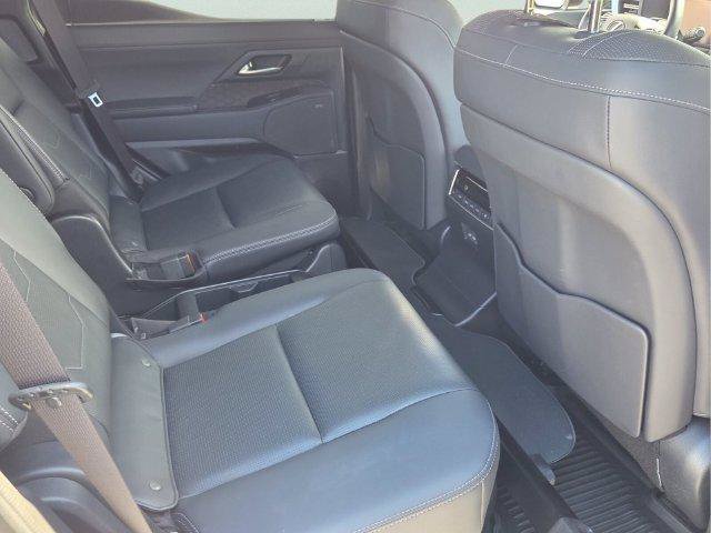 Used 2024 Lexus GX 550 w/ Accessory Package (2T) AWD/4WD image 18