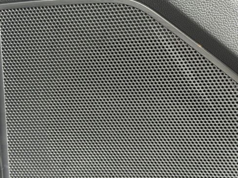 Used 2019 Volkswagen Tiguan SE w/ Panoramic Sunroof Package image 25