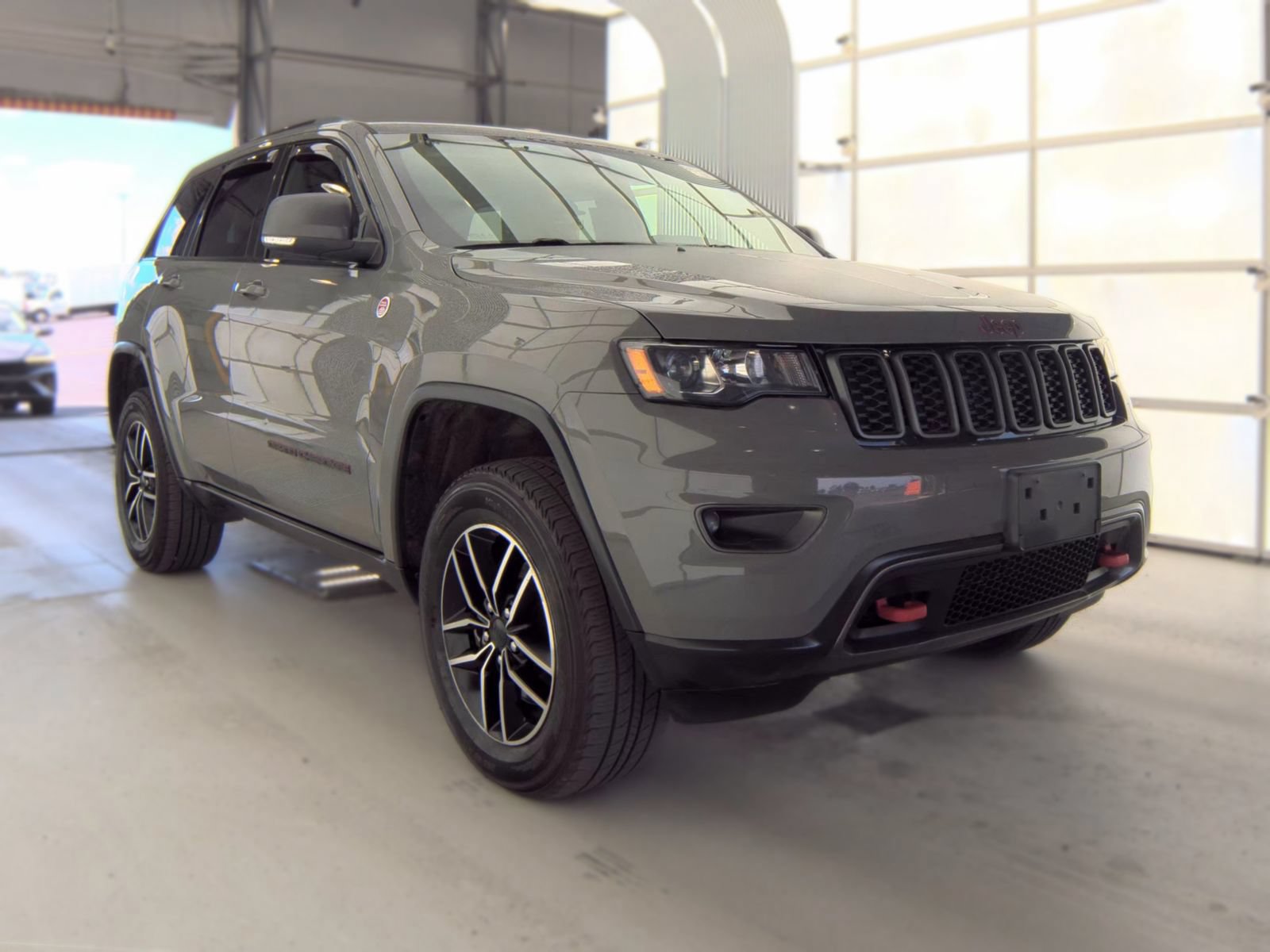 Used 2020 Jeep Grand Cherokee Trailhawk AWD/4WD image 2