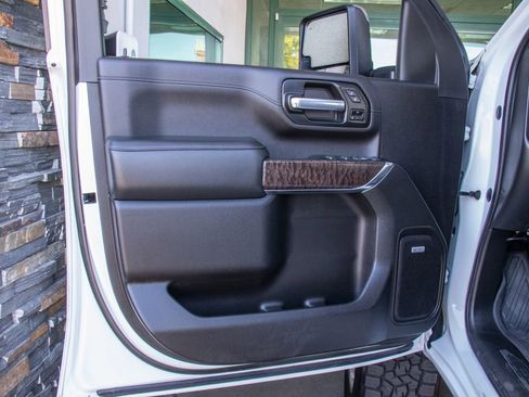 Used 2023 GMC Sierra 2500 Denali AWD/4WD image 9