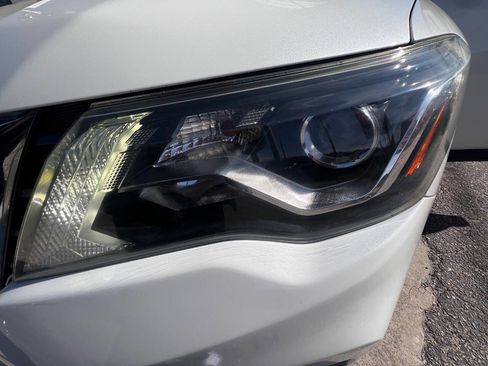 Used 2018 Nissan Pathfinder SL image 20