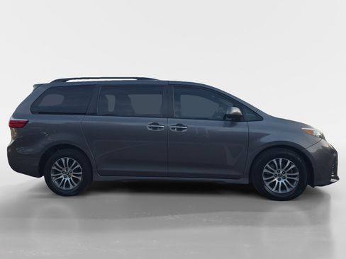 Used 2019 Toyota Sienna XLE FWD image 6