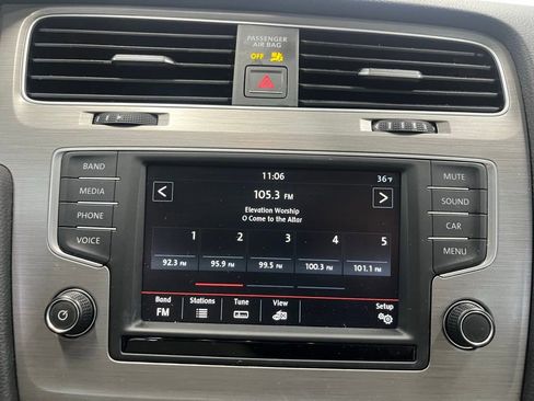 Used 2016 Volkswagen Golf SE image 17