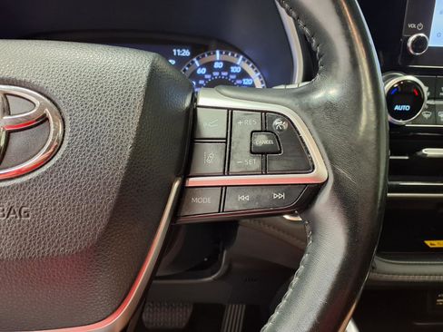 Used 2023 Toyota Highlander XLE image 21