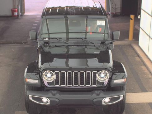 Used 2025 Jeep Wrangler Unlimited Sahara image 3