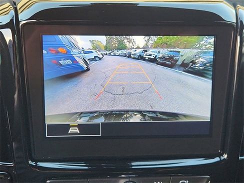 Used 2023 Chevrolet Traverse LT image 14