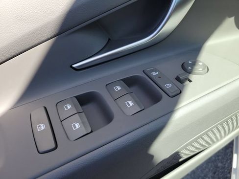 New 2026 Hyundai Elantra SEL FWD image 17
