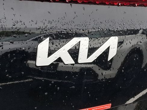 New 2026 Kia Carnival FWD image 5