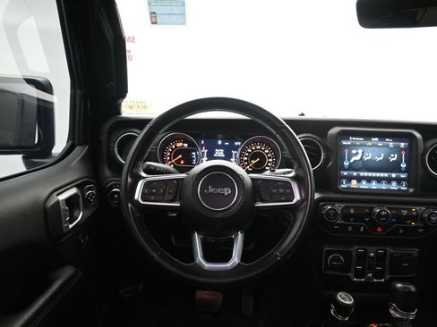 Used 2020 Jeep Wrangler Unlimited Sahara image 31