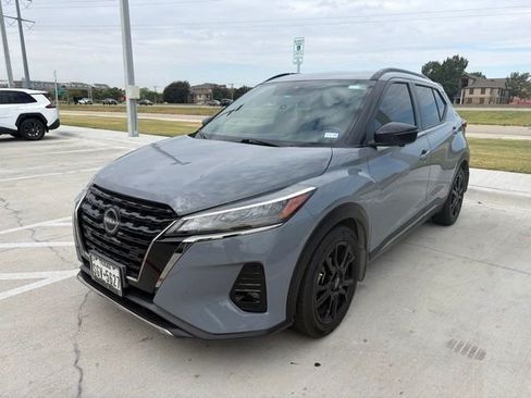Used 2023 Nissan Kicks SR w/ SR Premium Package FWD image 2