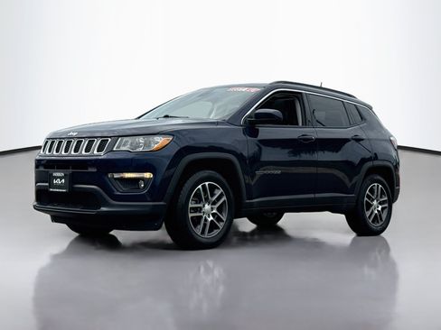 Used 2018 Jeep Compass Latitude w/ Safe & Security Group FWD image 3
