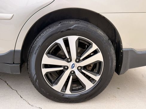 Used 2018 Subaru Outback 2.5i Limited AWD/4WD image 13