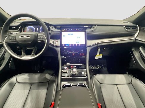 New 2025 Jeep Grand Cherokee Limited w/ Luxury Tech Group II image 24