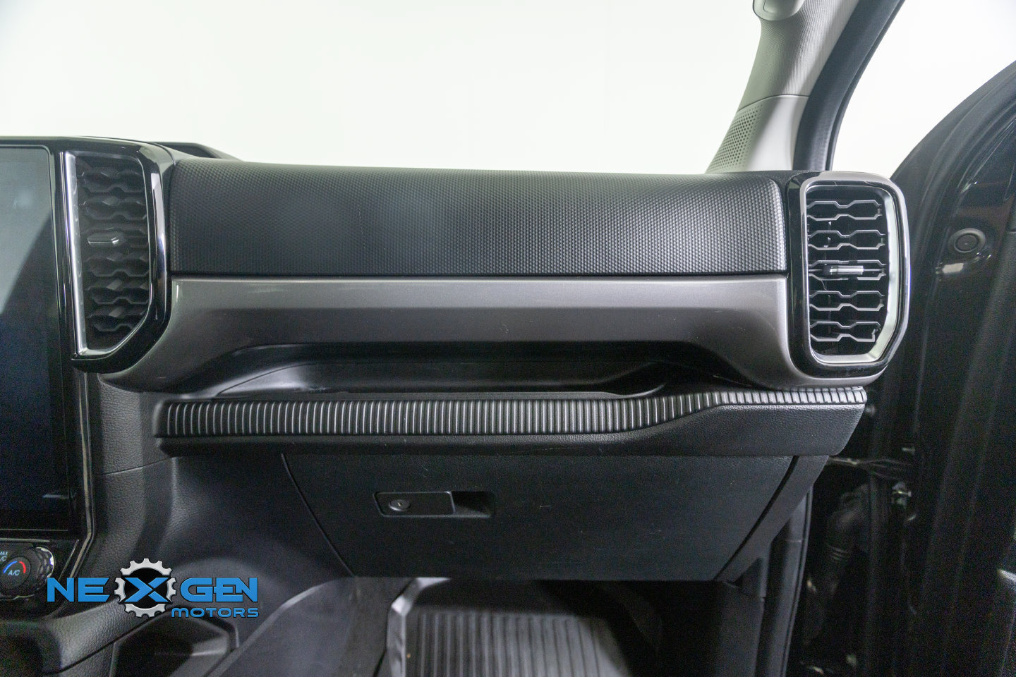 Used 2024 Ford Ranger XLT w/ Equipment Group 301A High AWD/4WD image 9