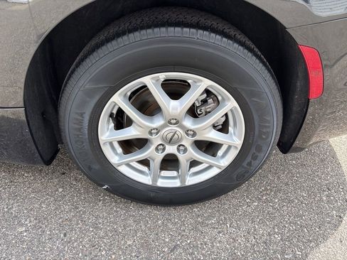 Used 2023 Chrysler Pacifica Touring-L FWD image 9