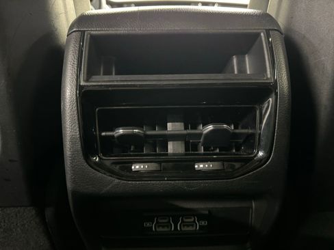 Used 2023 Jeep Grand Cherokee Laredo image 27