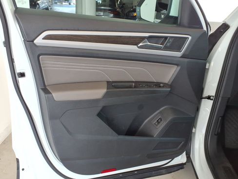 Used 2023 Volkswagen Atlas SE w/ Panoramic Sunroof Package AWD/4WD image 10