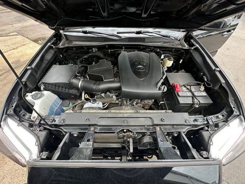 Used 2022 Toyota Tacoma SR5 AWD/4WD image 30
