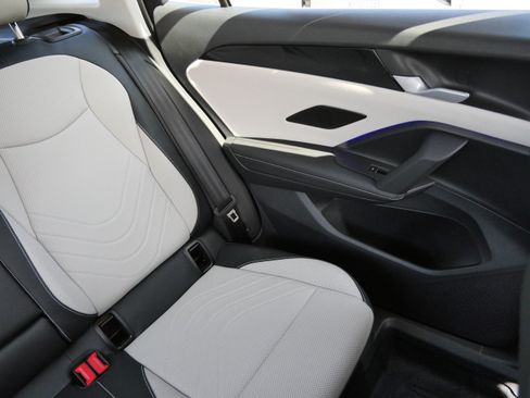 Certified 2025 Volkswagen Tiguan SE AWD/4WD image 14