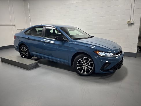 New 2025 Volkswagen Jetta Sport image 7