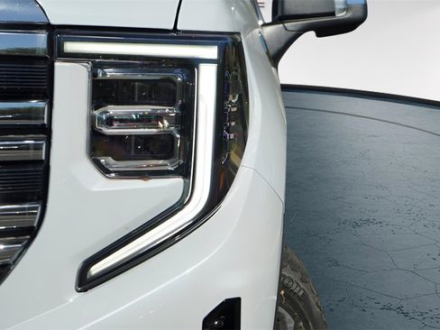 New 2026 GMC Sierra 1500 SLT image 2
