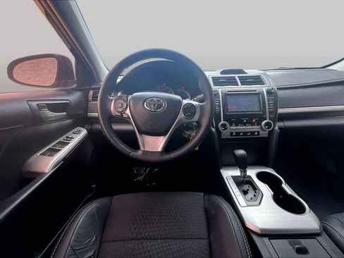 Used 2012 Toyota Camry SE FWD image 5