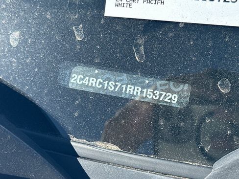 Used 2024 Chrysler Pacifica Limited FWD image 4