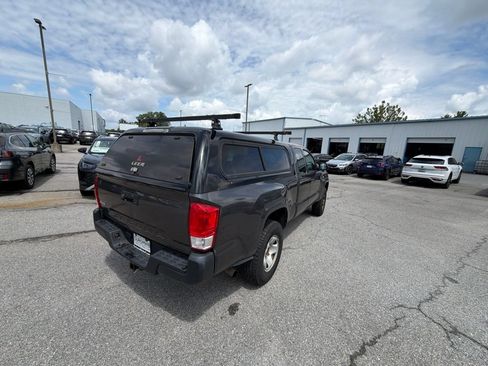 Used 2016 Toyota Tacoma SR AWD/4WD image 4