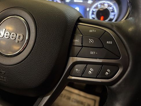 Used 2019 Jeep Cherokee Limited w/ Technology Group AWD/4WD image 26
