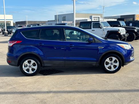 Used 2016 Ford Escape SE image 2
