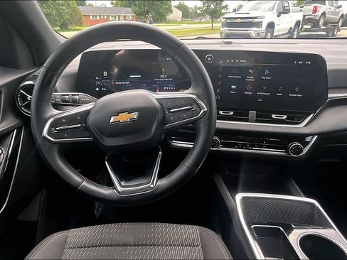 Used 2025 Chevrolet Equinox LT FWD image 15