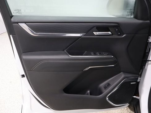 Used 2024 GMC Acadia Elevation image 13