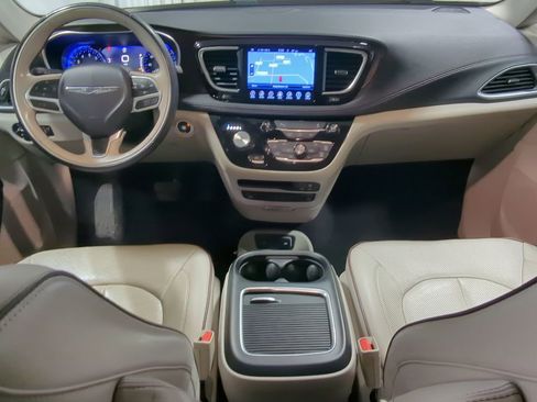 Used 2017 Chrysler Pacifica Limited w/ UConnect Theater Package image 29